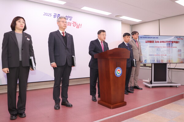 경남도는 24일 도청 브리핑룸에서 브리핑을 열고 정부에 규제 완화와 공급 정상화를 포함한 ‘지방 맞춤형 생존 전략’을 긴급 제안했다. 