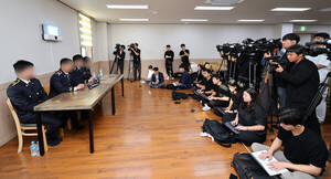 <b>순직</b> <b>해경</b> 동료들, "<b>해경</b> 내부 <b>은폐</b> 시도" 폭로