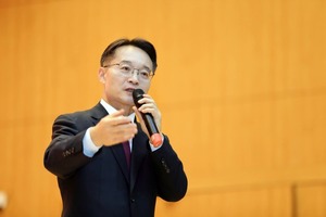 독한 가난과 좌절의 시간을 건너온 3선 국회의원의 이야기 - 뉴스 썸네일 이미지